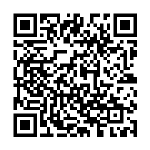 将银子紧紧拽进手里……莫非他对自己还是有意思的二维码生成