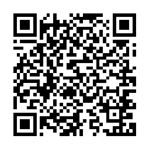 将飞剑梅子酒和千余人之间隔去那股杂乱如洪水外泄的无形气机二维码生成