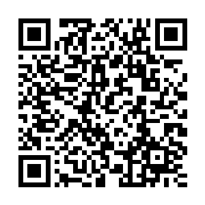 小丁猫的锐利目光和呛人烟味让她又反感又恐慌的想起了三个字二维码生成