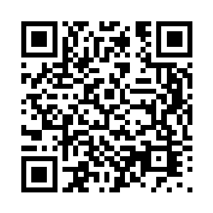 小仪器的屏幕上显示出了来人的资料二维码生成