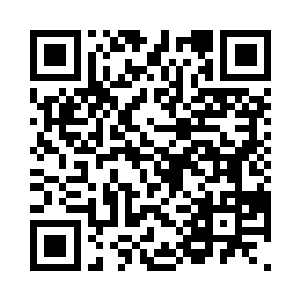 小声把谭东东的身份简略的介绍了一下二维码生成