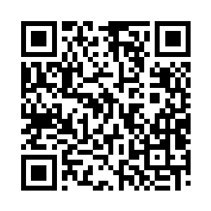 小太监又从后面的侍卫手里接过一个盘子二维码生成