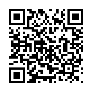 小女孩从口袋中掏出了一只血淋淋的鸡脖子二维码生成