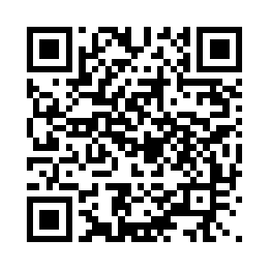 小家伙正惨白着一张脸趴在床榻上拼命呕吐二维码生成