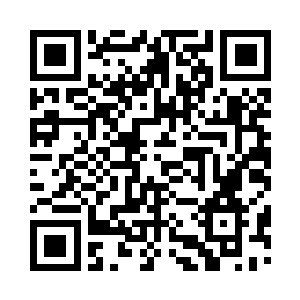 小小的干瘦身影缩成一团蹲在笼子的角落里二维码生成