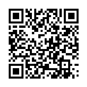 小心翼翼地摸出了其上衣口袋里的东西二维码生成