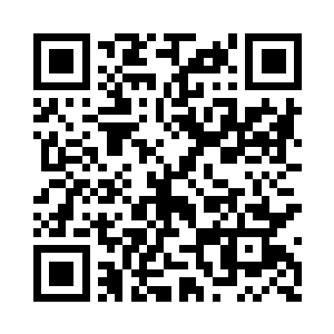 小心翼翼的将罐子里的东西倒进了水塘之中二维码生成