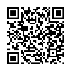 小心翼翼的把一团乱糟糟的线掏出来二维码生成