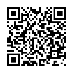 小心翼翼的把这块瓷砖的边缘切开二维码生成