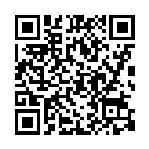 小惠下意识地抬手一挡－－她伸出手才想起来二维码生成