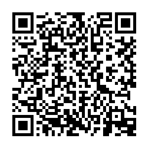 小手枪也还是一样精准的……前方战场距离他们现在的位置也不过二十米而已二维码生成