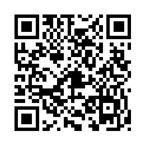 小树苗把一直紧抓的一本书册塞到严默手里二维码生成