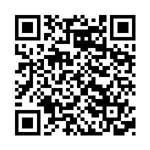 小泉三郎向守护的士兵介绍了秦洛等人的身份二维码生成