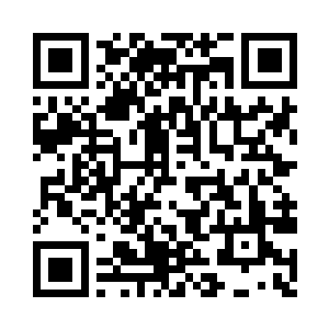 小狐狸青丘拿住一张蒙着玄黄光泽的符篆二维码生成