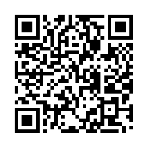 小男孩扬起头在他妈妈手心亲了一口二维码生成