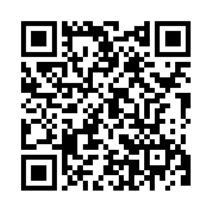 小男孩接过看也不看就塞进了嘴里二维码生成