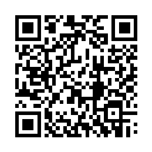 小秋上半身的衣服被撕裂开一条长长的裂缝二维码生成