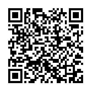 小秋听了李安修和雅文的对话有点疑惑地眨了一下眼睛二维码生成