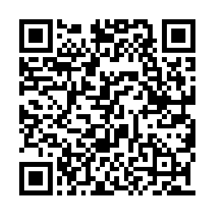 小舟就仿佛行使在一个由河水组成的地下涵洞中二维码生成