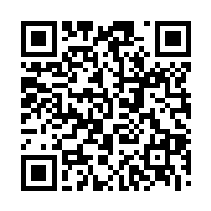 小花和小草也学着洛悠悠的样子戳了洞洞二维码生成