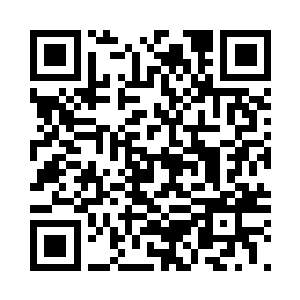 小黑被巨人产生的吸力弄得晕头转向二维码生成