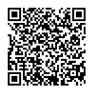 尤其在这位女人似乎一点都不忌讳跟自己有身体的亲密碰触的情况之下二维码生成