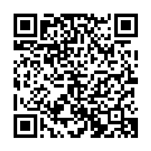 尤其是一双又修长又性~感的大长腿居然还光脚蹬着一双高跟鞋二维码生成
