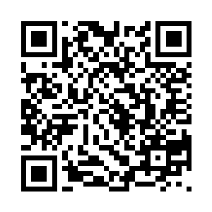 尤其是低胸式的衣襟不知何时早已大开二维码生成