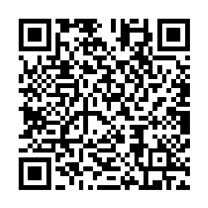 尤其是这会看到河上那些漂亮的方形游船几乎都是坐满了人二维码生成