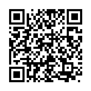 尤里娅都没敢接洪涛手里那个寒光闪闪的玩意二维码生成