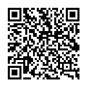 就像张铁身上有一块磁铁把她的眼光粘住了一样二维码生成