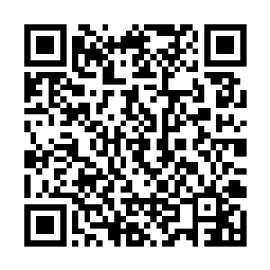 就像是看似汹涌澎湃的潮水狠狠撞击在岸边的岩石上二维码生成