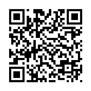 就剩下上身的一件敞开白色短衬衣二维码生成