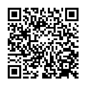 就听到窗子上玻璃被雨点儿打击的发出啪啪啪密集的响声二维码生成