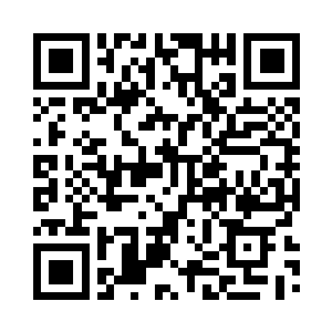 就在一位男助理的伴随下走进了公园二维码生成