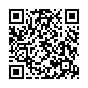 就在其中一个人刚刚将手中的长刀劈向自己时二维码生成