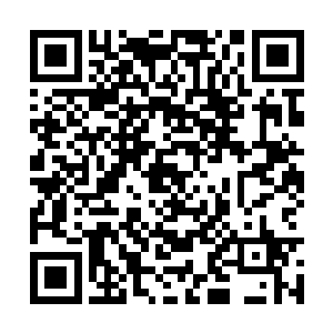 就在大家都盯着周红旗的丰满胸部目不转睛的看时二维码生成