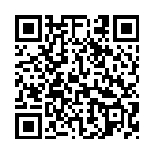 就在放慢速度的车边一个翻滚跳下车去二维码生成