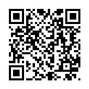 就在李思辰画好了八卦镜上面的符文时二维码生成