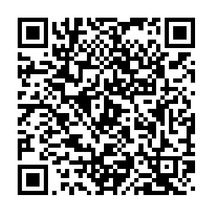 就在流墨墨刚准备发飙躲开那些女人的时候屋外突然传来一声冷哼二维码生成