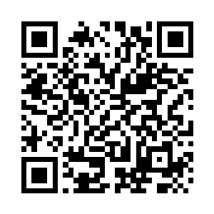 就在身后的那个中年男人快要抓到她的时候二维码生成