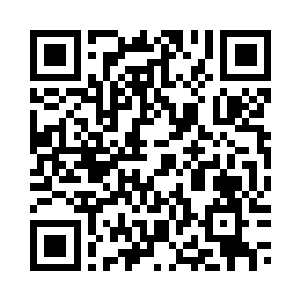 就坐着一名雅虎娱乐的记者和一名二维码生成