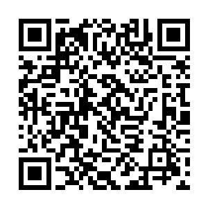 就好像天空中有一双巨大的眼睛在盯着他的一举一动二维码生成