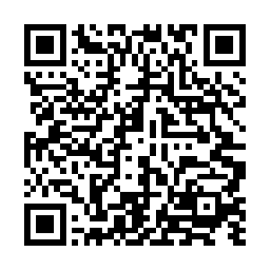 就好像是一个沉睡了许久的人醒来后活动身子骨的动作二维码生成