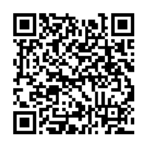 就感觉左右两边各钻进来一具光滑而又喷香的身体二维码生成