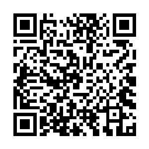 就感觉身边一个矮矮的身形气喘着粗气跟着我一块跑二维码生成