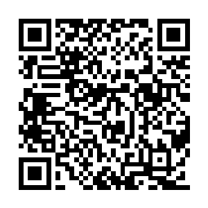 就找了个看起来垮塌的农舍院子把车开进去藏匿二维码生成