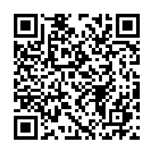 就看他们两人到底闹到什么时候才把那层纸给用破二维码生成