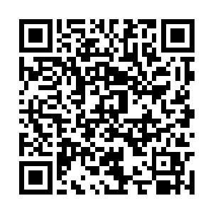 就看到一座石碑上蒙着的的大红绸缎蓦地飘然飞起二维码生成