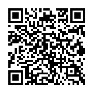 就看到一把巨大的黑色斧子从它的口中飞了出来二维码生成